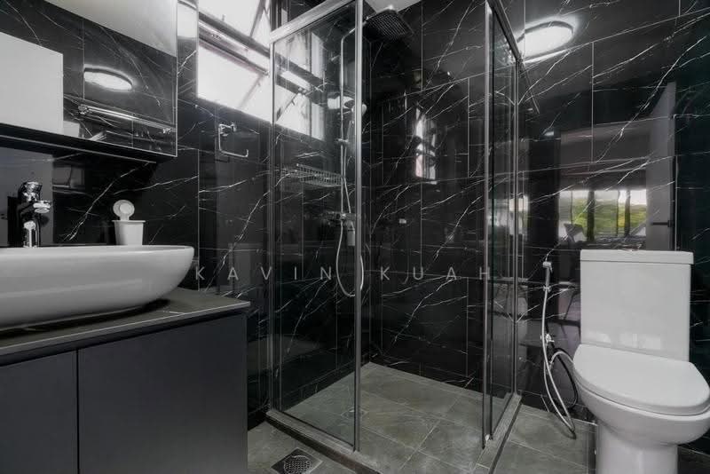 Eng Kong Park, Eng Kong Road, Clementi Park / Upper Bukit Timah, 5 Bedrooms, 3,200 sqft, Terraced House For Sale, by Kavin Kuah, 500289964 - Bathroom - PropertyGuru.com.sg