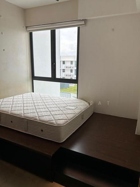 Hedges Park Condominium, 71 Flora Drive, Changi Airport / Changi Village, 1 Bedroom, 484 sqft, Condominium For Rent, by Ho See Keat, 500289965 - Bedroom with storage - PropertyGuru.com.sg