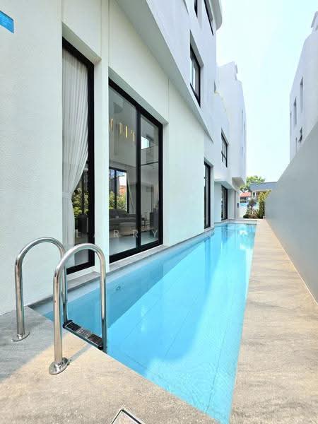 Brand New Detached @ Siglap Road, Siglap Road, East Coast / Marine Parade, 5 Bedrooms, 9,280 sqft, Detached House For Sale, by Larry Sng, 500289966 - Swimming Pool - PropertyGuru.com.sg