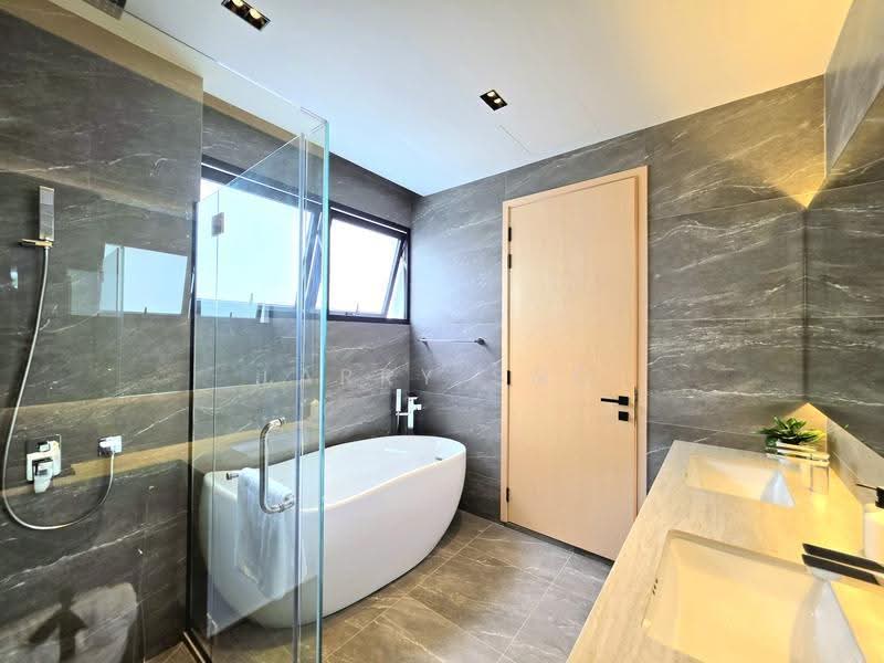 Brand New Detached @ Siglap Road, Siglap Road, East Coast / Marine Parade, 5 Bedrooms, 9,280 sqft, Detached House For Sale, by Larry Sng, 500289966 - Bathroom - PropertyGuru.com.sg
