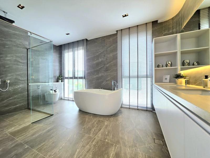 Brand New Detached @ Siglap Road, Siglap Road, East Coast / Marine Parade, 5 Bedrooms, 9,280 sqft, Detached House For Sale, by Larry Sng, 500289966 - Bathroom - PropertyGuru.com.sg