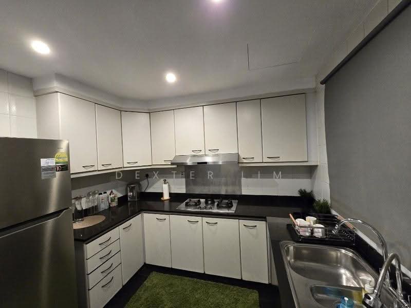 Azalea Park Condo, 4 Flora Road, Changi Airport / Changi Village, 4 Bedrooms, 1,315 sqft, Condominium For Rent, by Dexter Lim, 500289974 - Kitchen - PropertyGuru.com.sg