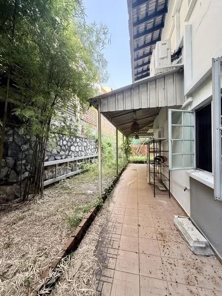 District 10 Holland /jelita/Mount Sinai/ mcmohan park, Tanglin / Holland / Bukit Timah, 3 Bedrooms, 2,500 sqft, Semi-Detached House For Sale, by Lynn Er, 500289993 - Exterior - PropertyGuru.com.sg