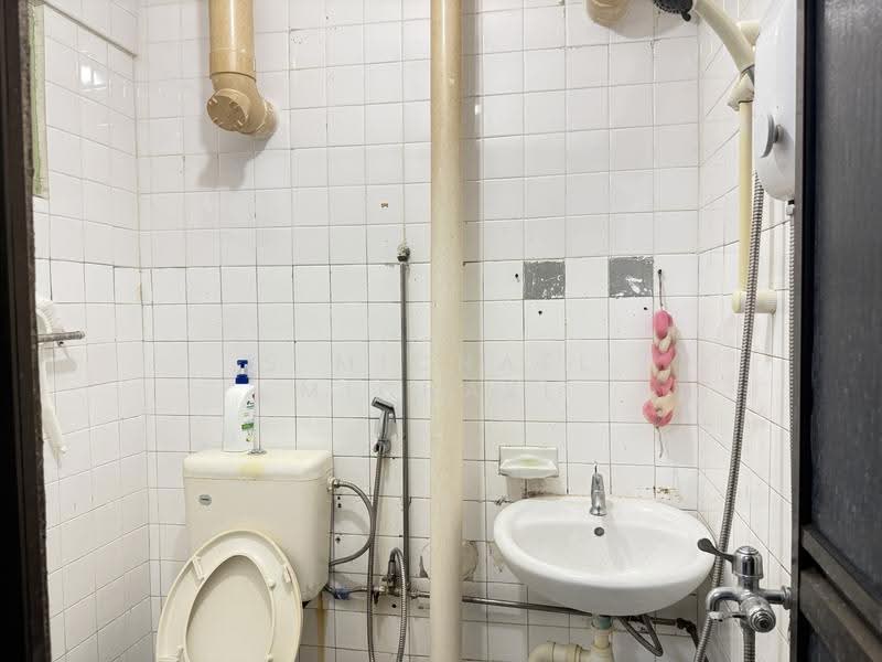 201 Ang Mo Kio Avenue 3, 201 Ang Mo Kio Avenue 3, Ang Mo Kio / Bishan / Thomson, 1 Bedroom, 721 sqft, HDB Flat For Rent, by S MICHAEL Michael, 500289995 - Bathroom - PropertyGuru.com.sg