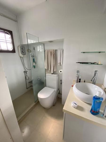 63A Lengkok Bahru, 63A Lengkok Bahru, Alexandra / Commonwealth, Room Rental, 90 sqft, HDB Flat For Rent, by Jon Tan, 500290003 - Bathroom - PropertyGuru.com.sg