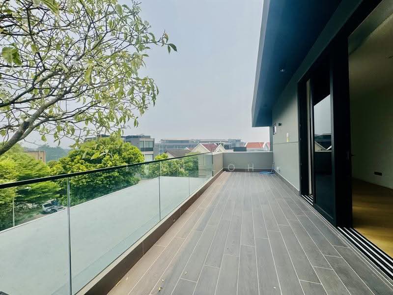 Rare Brand New Freehold Detached Home | Watten | 7 Bedrooms, HILLCREST / WATTEN / SHELFORD ROAD, TANGLIN / HOLLAND / BUKIT TIMAH, Newton / Novena, 7 Bedrooms, 9,614 sqft, Detached House For Sale, by Lynn Loh, 500290013 - Balcony - PropertyGuru.com.sg