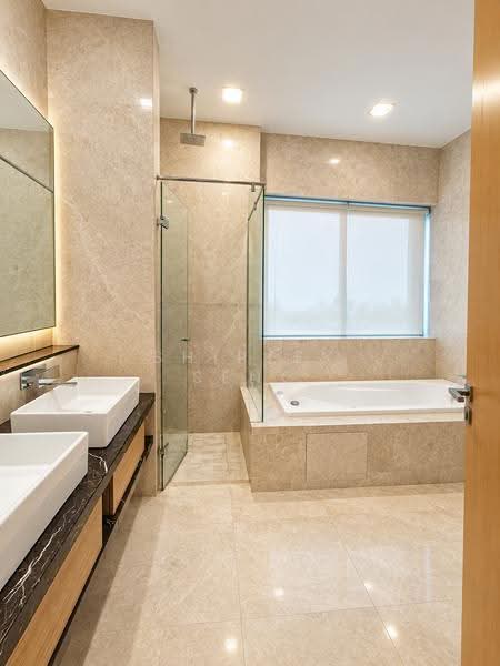 Marina Bay Residences, 18 Marina Boulevard, Boat Quay / Raffles Place / Marina, 4 Bedrooms, 3,961 sqft, Condominium For Rent, by Shirley Seng, 500290048 - Bathroom - PropertyGuru.com.sg