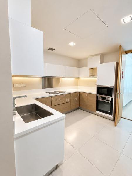 Marina Bay Residences, 18 Marina Boulevard, Boat Quay / Raffles Place / Marina, 4 Bedrooms, 3,961 sqft, Condominium For Rent, by Shirley Seng, 500290048 - Kitchen - PropertyGuru.com.sg