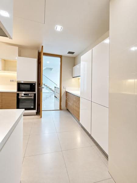 Marina Bay Residences, 18 Marina Boulevard, Boat Quay / Raffles Place / Marina, 4 Bedrooms, 3,961 sqft, Condominium For Rent, by Shirley Seng, 500290048 - Kitchen - PropertyGuru.com.sg