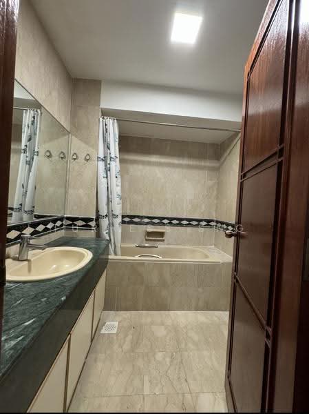 Pinetree Condo, 28 Balmoral park, Tanglin / Holland / Bukit Timah, 3 Bedrooms, 1,206 sqft, Condominium For Rent, by Furness Sng, 500290050 - Bathroom - PropertyGuru.com.sg