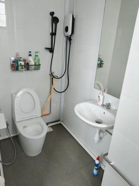 OneKA @ Macpherson, 1 Kampong Ampat, Macpherson / Potong Pasir, 1,679 sqft, Light Industrial (B1) For Rent, by Chris Chee Sheng Jie  徐胜杰, 500290055 - Bathroom - CommercialGuru.com.sg
