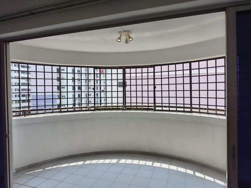 643 Hougang Avenue 8, 643 Hougang Avenue 8, Hougang / Punggol / Sengkang, 3 Bedrooms, 1,293 sqft, HDB Flat For Sale, by David Teo, 500290060 - large Circular Balcony - PropertyGuru.com.sg