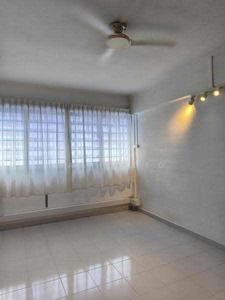 643 Hougang Avenue 8, 643 Hougang Avenue 8, Hougang / Punggol / Sengkang, 3 Bedrooms, 1,293 sqft, HDB Flat For Sale, by David Teo, 500290060 - Large Master bedroom - PropertyGuru.com.sg