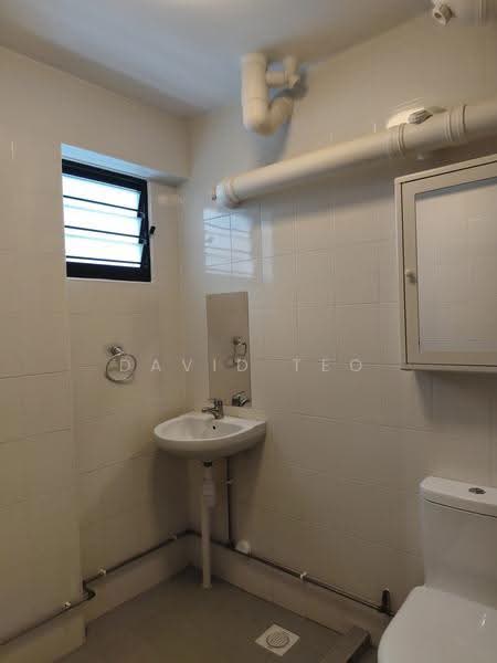 643 Hougang Avenue 8, 643 Hougang Avenue 8, Hougang / Punggol / Sengkang, 3 Bedrooms, 1,293 sqft, HDB Flat For Sale, by David Teo, 500290060 - Common Bathroom - PropertyGuru.com.sg