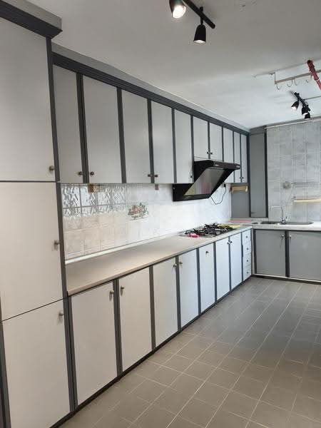 643 Hougang Avenue 8, 643 Hougang Avenue 8, Hougang / Punggol / Sengkang, 3 Bedrooms, 1,293 sqft, HDB Flat For Sale, by David Teo, 500290060 - Renovated Kitchen - PropertyGuru.com.sg