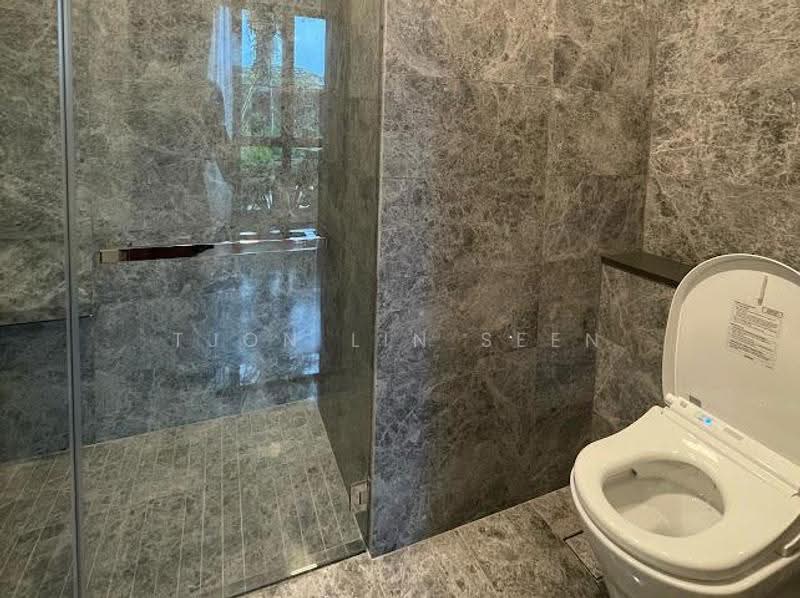 Parksuites, 18 Holland Grove Road, Tanglin / Holland / Bukit Timah, 2 Bedrooms, 872 sqft, Condominium For Sale, by Tjon Lin Seen, 500290100 - Bathroom - PropertyGuru.com.sg