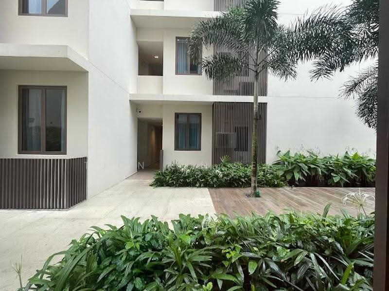Parksuites, 18 Holland Grove Road, Tanglin / Holland / Bukit Timah, 2 Bedrooms, 872 sqft, Condominium For Sale, by Tjon Lin Seen, 500290100 - Exterior - PropertyGuru.com.sg