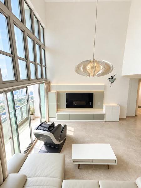 Lakeholmz, 82 Corporation Road, Boon Lay / Jurong / Tuas, 5 Bedrooms, 2,131 sqft, Condominium For Sale, by Li Zhen Tan, 500290115 - Living Room - PropertyGuru.com.sg
