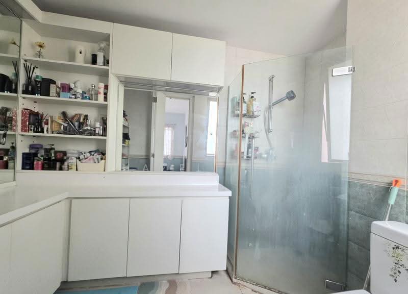 The Rivervale, 1 Rivervale Link, Hougang / Punggol / Sengkang, 3 Bedrooms, 1,302 sqft, Condominium For Sale, by Hazel Teo, 500290124 - Master Bathroom - PropertyGuru.com.sg