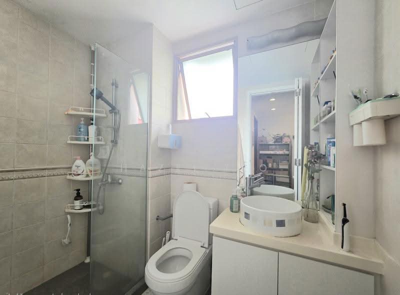 The Rivervale, 1 Rivervale Link, Hougang / Punggol / Sengkang, 3 Bedrooms, 1,302 sqft, Condominium For Sale, by Hazel Teo, 500290124 - Common bath - PropertyGuru.com.sg