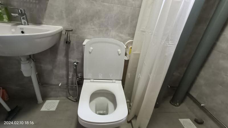 319 Sembawang Close, 319 Sembawang Close, Sembawang / Yishun, Room Rental, 200 sqft, HDB Flat For Rent, by Jerry Tay, 500290131 - Bathroom - PropertyGuru.com.sg