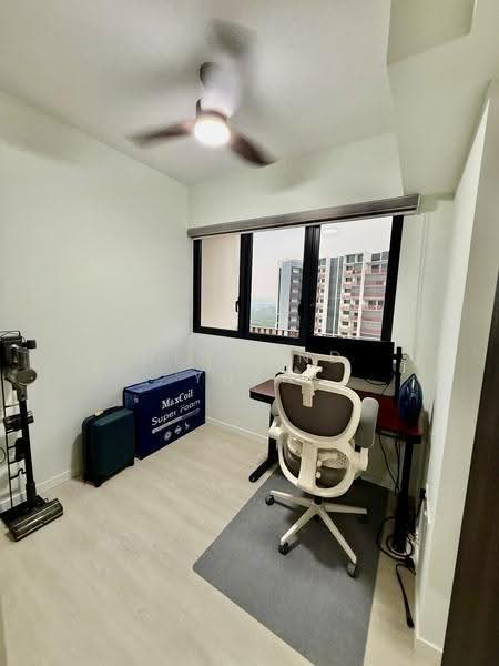 Riverfront Residences, 53 Hougang Avenue 7, Hougang / Punggol / Sengkang, 2 Bedrooms, 721 sqft, Condominium For Sale, by Desmond Yuen, 500290146 - Common Bedroom - PropertyGuru.com.sg