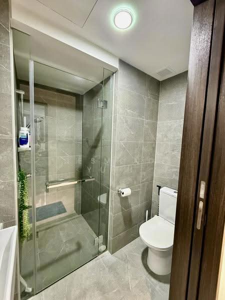 Riverfront Residences, 53 Hougang Avenue 7, Hougang / Punggol / Sengkang, 2 Bedrooms, 721 sqft, Condominium For Sale, by Desmond Yuen, 500290146 - Bathroom - PropertyGuru.com.sg