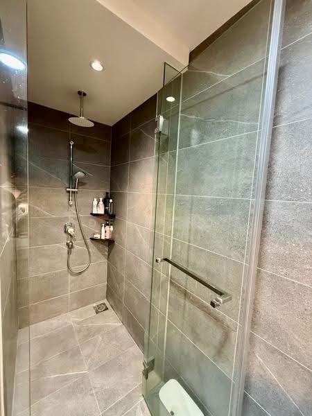 Riverfront Residences, 53 Hougang Avenue 7, Hougang / Punggol / Sengkang, 2 Bedrooms, 721 sqft, Condominium For Sale, by Desmond Yuen, 500290146 - Bathroom - PropertyGuru.com.sg