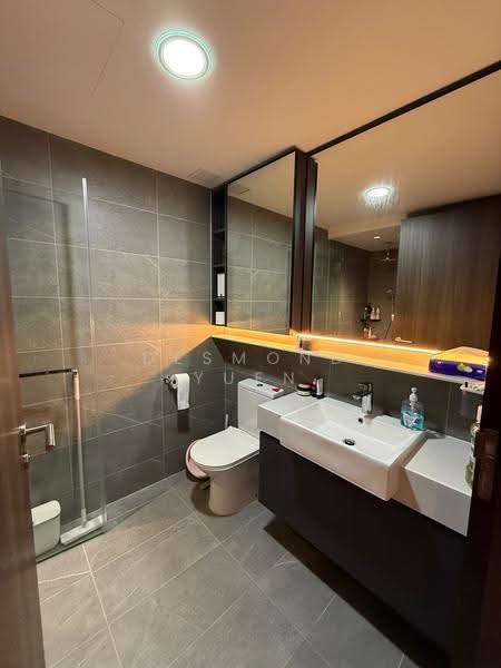 Riverfront Residences, 53 Hougang Avenue 7, Hougang / Punggol / Sengkang, 2 Bedrooms, 721 sqft, Condominium For Sale, by Desmond Yuen, 500290146 - Master Bathroom - PropertyGuru.com.sg