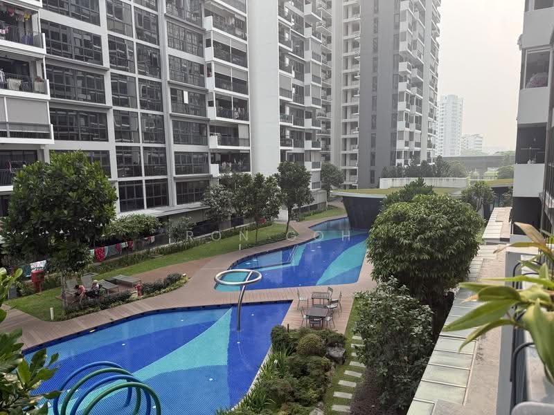 Riverparc Residence, 102 Punggol Drive, Hougang / Punggol / Sengkang, 3 Bedrooms, 1,076 sqft, Condominium For Sale, by Ron Goh, 500290177 - View from unit to the pool - PropertyGuru.com.sg