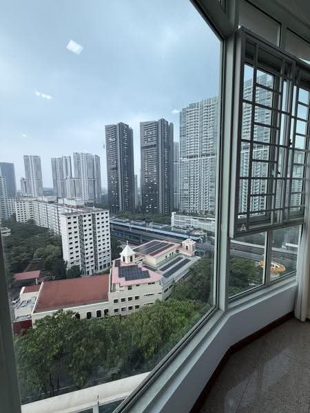 Queens, 10 Stirling Road, Alexandra / Commonwealth, 3 Bedrooms, 1,184 sqft, Condominium For Rent, by Jaclyn Chua, 500290199 - View at living area - PropertyGuru.com.sg