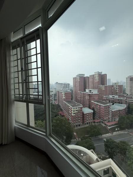 Queens, 10 Stirling Road, Alexandra / Commonwealth, 3 Bedrooms, 1,184 sqft, Condominium For Rent, by Jaclyn Chua, 500290199 - View at living area - PropertyGuru.com.sg