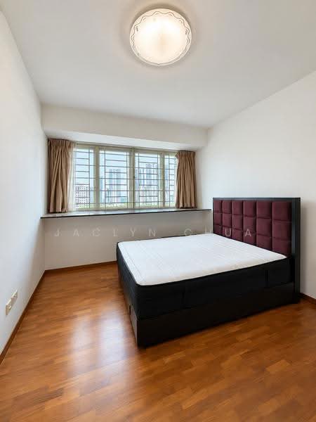 Queens, 10 Stirling Road, Alexandra / Commonwealth, 3 Bedrooms, 1,184 sqft, Condominium For Rent, by Jaclyn Chua, 500290199 - Master Bedroom - PropertyGuru.com.sg