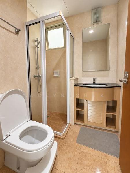 Queens, 10 Stirling Road, Alexandra / Commonwealth, 3 Bedrooms, 1,184 sqft, Condominium For Rent, by Jaclyn Chua, 500290199 - Common Bathroom - PropertyGuru.com.sg