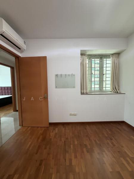 Queens, 10 Stirling Road, Alexandra / Commonwealth, 3 Bedrooms, 1,184 sqft, Condominium For Rent, by Jaclyn Chua, 500290199 - Common Rm 1 - PropertyGuru.com.sg