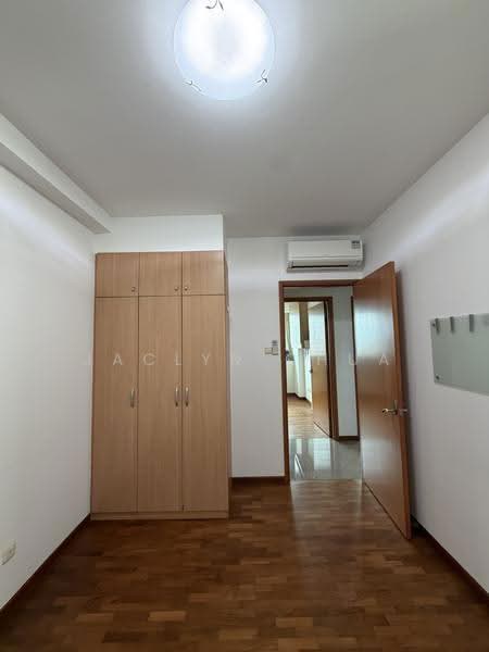 Queens, 10 Stirling Road, Alexandra / Commonwealth, 3 Bedrooms, 1,184 sqft, Condominium For Rent, by Jaclyn Chua, 500290199 - Common Rm 1 - PropertyGuru.com.sg