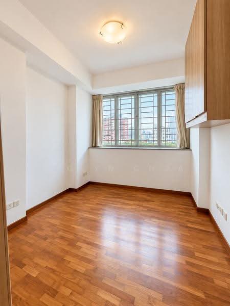 Queens, 10 Stirling Road, Alexandra / Commonwealth, 3 Bedrooms, 1,184 sqft, Condominium For Rent, by Jaclyn Chua, 500290199 - Common Rm 2 - PropertyGuru.com.sg