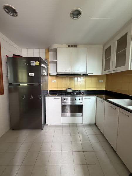 Queens, 10 Stirling Road, Alexandra / Commonwealth, 3 Bedrooms, 1,184 sqft, Condominium For Rent, by Jaclyn Chua, 500290199 - Kitchen - PropertyGuru.com.sg