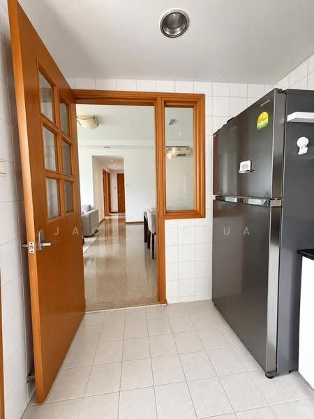 Queens, 10 Stirling Road, Alexandra / Commonwealth, 3 Bedrooms, 1,184 sqft, Condominium For Rent, by Jaclyn Chua, 500290199 - Kitchen - PropertyGuru.com.sg