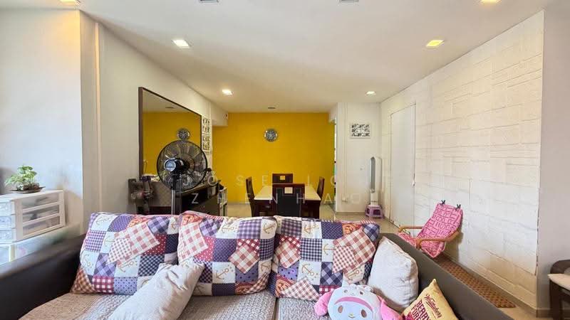 68 Redhill Close, 68 Redhill Close, Alexandra / Commonwealth, 3 Bedrooms, 1,076 sqft, HDB Flat For Sale, by Jose Loh Zhenhao, 500290202 - Living Room - PropertyGuru.com.sg