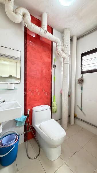 68 Redhill Close, 68 Redhill Close, Alexandra / Commonwealth, 3 Bedrooms, 1,076 sqft, HDB Flat For Sale, by Jose Loh Zhenhao, 500290202 - Bathroom - PropertyGuru.com.sg