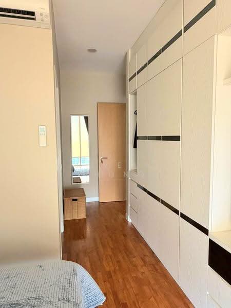 Riveredge, 21 Sampan Place, East Coast / Marine Parade, 2 Bedrooms, 1,012 sqft, Condominium For Sale, by Juvena Phung, 500290203 - Master Room Walk Way - PropertyGuru.com.sg