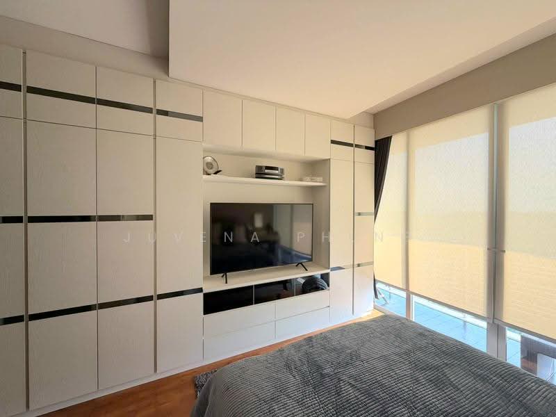 Riveredge, 21 Sampan Place, East Coast / Marine Parade, 2 Bedrooms, 1,012 sqft, Condominium For Sale, by Juvena Phung, 500290203 - Built-in Cabinet in Master Room - PropertyGuru.com.sg