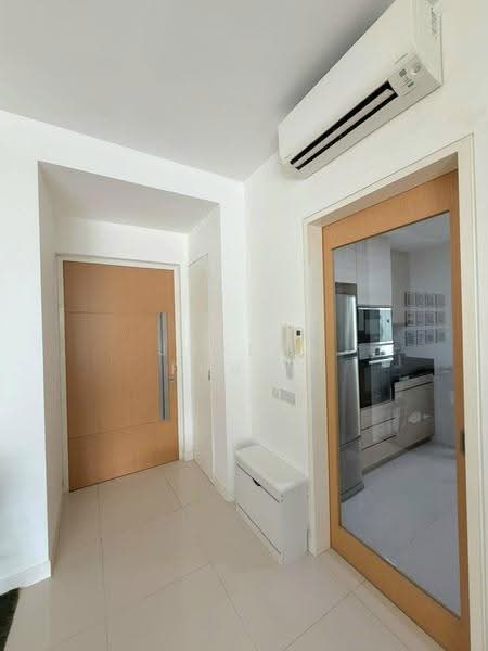 Riveredge, 21 Sampan Place, East Coast / Marine Parade, 2 Bedrooms, 1,012 sqft, Condominium For Sale, by Juvena Phung, 500290203 - Foyer - PropertyGuru.com.sg