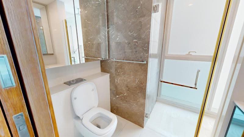 76 Shenton, 76 Shenton Way, Chinatown / Tanjong Pagar, 2 Bedrooms, 980 sqft, Apartment For Rent, by Joseph Khoo, 500290218 - Master Bathroom - PropertyGuru.com.sg