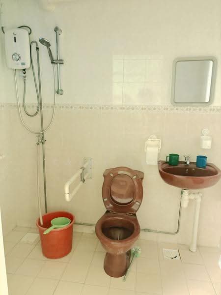 661D Jurong West Street 64, 661D Jurong West Street 64, Boon Lay / Jurong / Tuas, Room Rental, 150 sqft, HDB Flat For Rent, by Sally Ong, 500290243 - Bathroom - PropertyGuru.com.sg