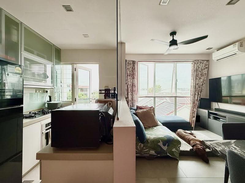 D15 Condo - Joo Chiat, East Coast, Marine Parade, Katong, Joo Chiat Lane, East Coast / Marine Parade, 2 Bedrooms, 667 sqft, Apartment For Rent, by Nadia S, 500290256 - Kitchen & Living - PropertyGuru.com.sg