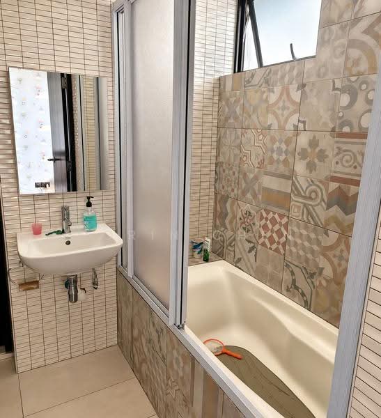 Hawaii Tower, 73 Meyer Road, East Coast / Marine Parade, 3 Bedrooms, 2,239 sqft, Condominium For Rent, by Corin Chen, 500290260 - Bathroom - PropertyGuru.com.sg