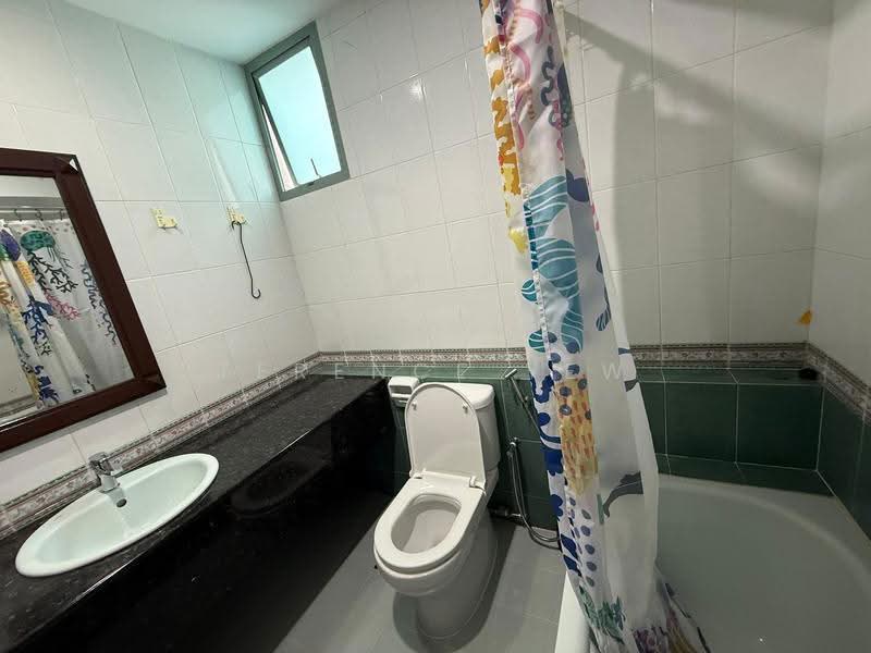 Hume Park II, 15B Hume Avenue, Clementi Park / Upper Bukit Timah, Room Rental, 300 sqft, Condominium For Rent, by Terence Yew, 500290268 - Bathroom - PropertyGuru.com.sg