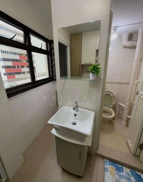 100 Lorong 1 Toa Payoh, 100 Lorong 1 Toa Payoh, Balestier / Toa Payoh, 2 Bedrooms, 840 sqft, HDB Flat For Rent, by Melissa Chang, 500290273 - Bathroom - PropertyGuru.com.sg
